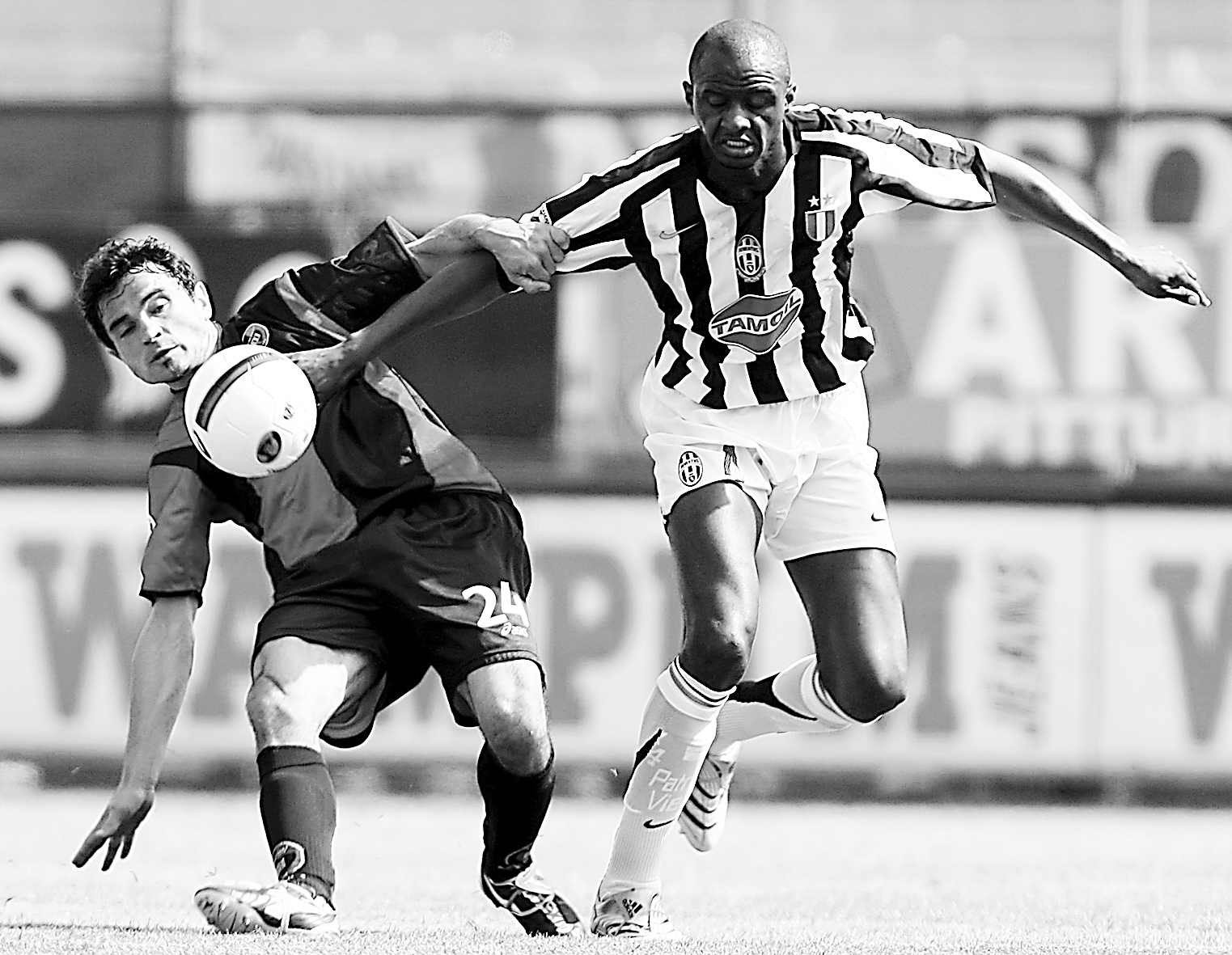 同时在反击 同时在反击